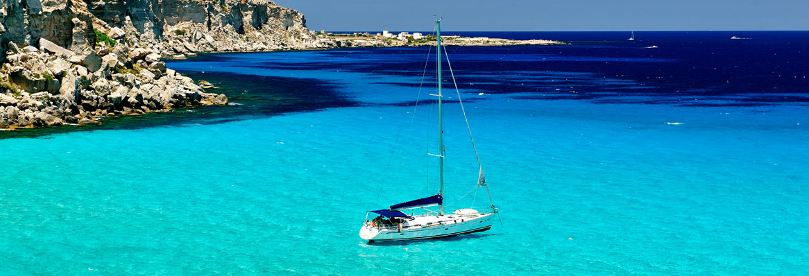 I luoghi ideali per una vacanza esclusiva sull'isola di Favignana dove la selvaggia natura mediterranea e il design si incontrano per un soggiorno all'insegna del comfort, del benessere e del lusso... 